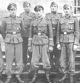Poddůstojníci ze 17.divize SS.jpg