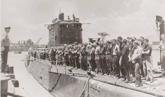 Raiders námořní pěchoty na palubě ponorky Argonaut.jpg