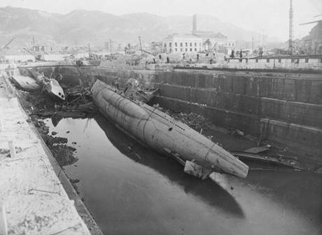 U - 642 5.července 1944 v Toulonu.jpg